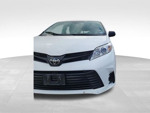 Used 2019 Toyota Sienna L FWD image 11