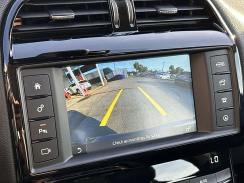 Used 2017 Jaguar XE Premium image 23