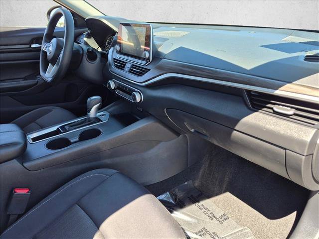 Used 2025 Nissan Altima 2.5 SV FWD image 27