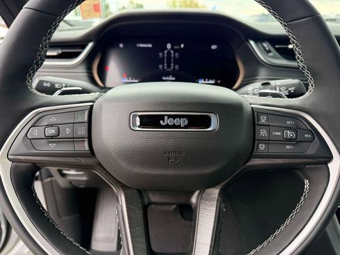 New 2025 Jeep Grand Cherokee L Limited w/ Luxury Tech Group II image 16