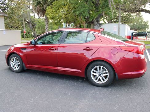 Used 2011 Kia Optima LX w/ Convenience Pkg FWD image 4