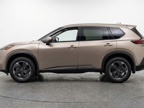 Used 2025 Nissan Rogue SV image 5