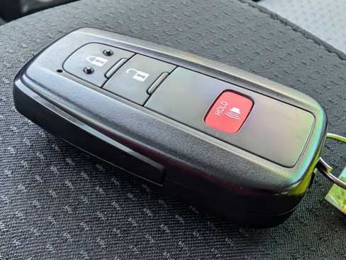 Used 2022 Toyota Prius LE image 33