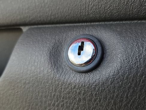 Used 2002 Ford Thunderbird image 25