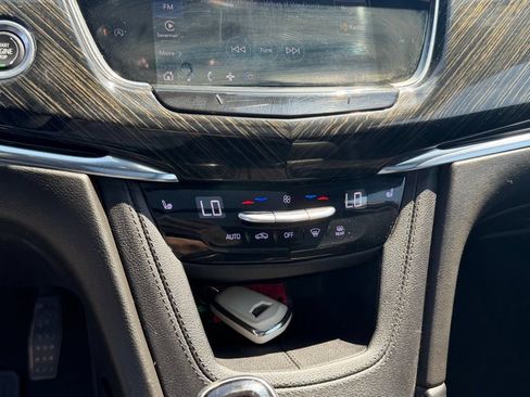 Used 2022 Cadillac XT6 Premium Luxury FWD image 24