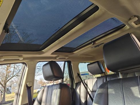 Used 2014 Land Rover LR2 HSE image 14