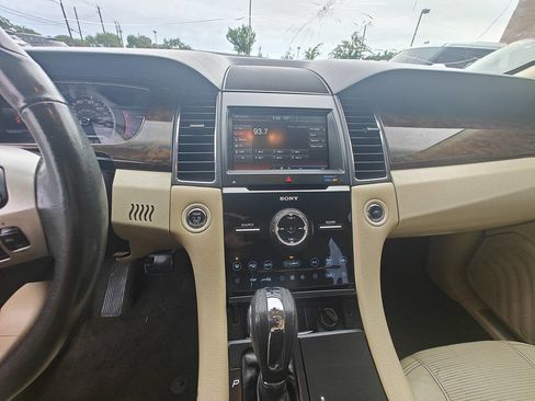 Used 2013 Ford Taurus Limited FWD image 11