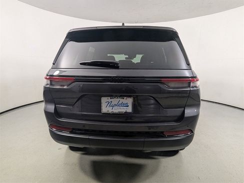 New 2025 Jeep Grand Cherokee Altitude image 6