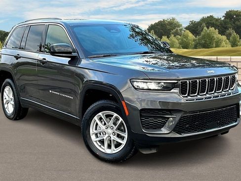 New 2025 Jeep Grand Cherokee Laredo X w/ Luxury Tech Group I image 2