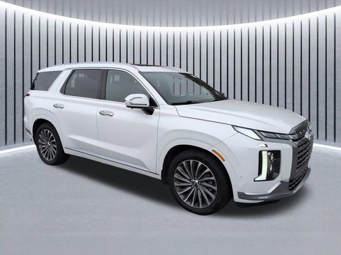 Used 2023 Hyundai Palisade Calligraphy image 3