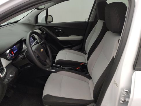 Used 2020 Chevrolet Trax LS w/ Tint and Cruise Package FWD image 17