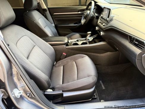 Used 2021 Nissan Altima 2.5 SV w/ SV Premium Package image 16