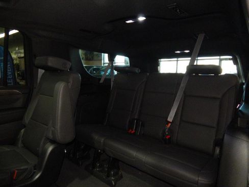 Used 2023 Chevrolet Suburban Z71 image 44