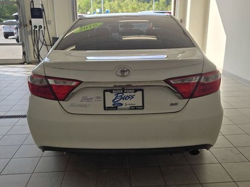 Used 2016 Toyota Camry SE image 4