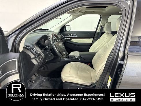 Used 2018 Ford Explorer Platinum AWD/4WD image 4