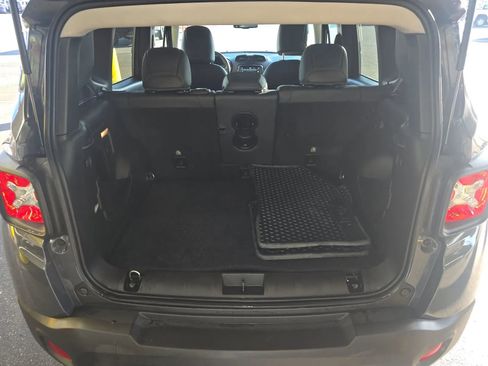 Used 2022 Jeep Renegade Trailhawk image 17