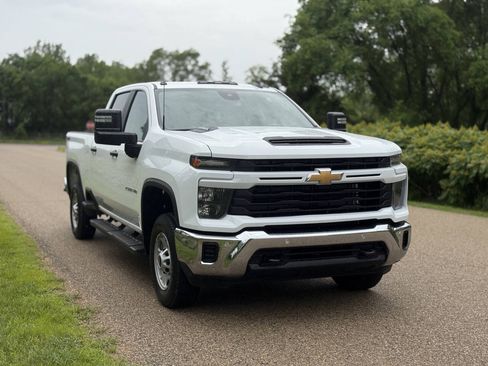 Used 2025 Chevrolet Silverado 2500 W/T w/ WT/CX Safety Package AWD/4WD image 4