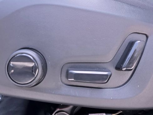 Certified 2025 Volvo XC90 B5 Core AWD/4WD image 40