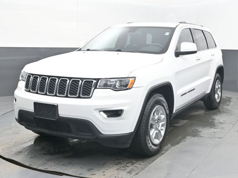 Used 2017 Jeep Grand Cherokee Laredo w/ Quick Order Package 2BE image 3