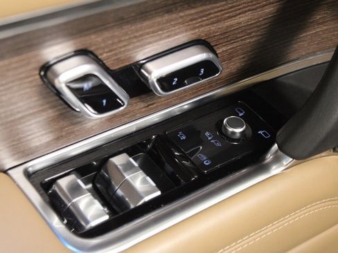 Used 2024 Land Rover Range Rover SE image 19