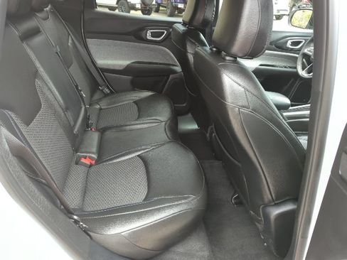 Certified 2025 Jeep Compass Latitude w/ Sun & Sound Group AWD/4WD image 23