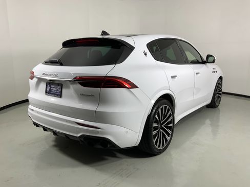 Certified 2023 Maserati Grecale Modena image 2