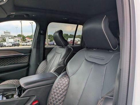 Used 2025 Jeep Grand Cherokee Summit AWD/4WD image 12