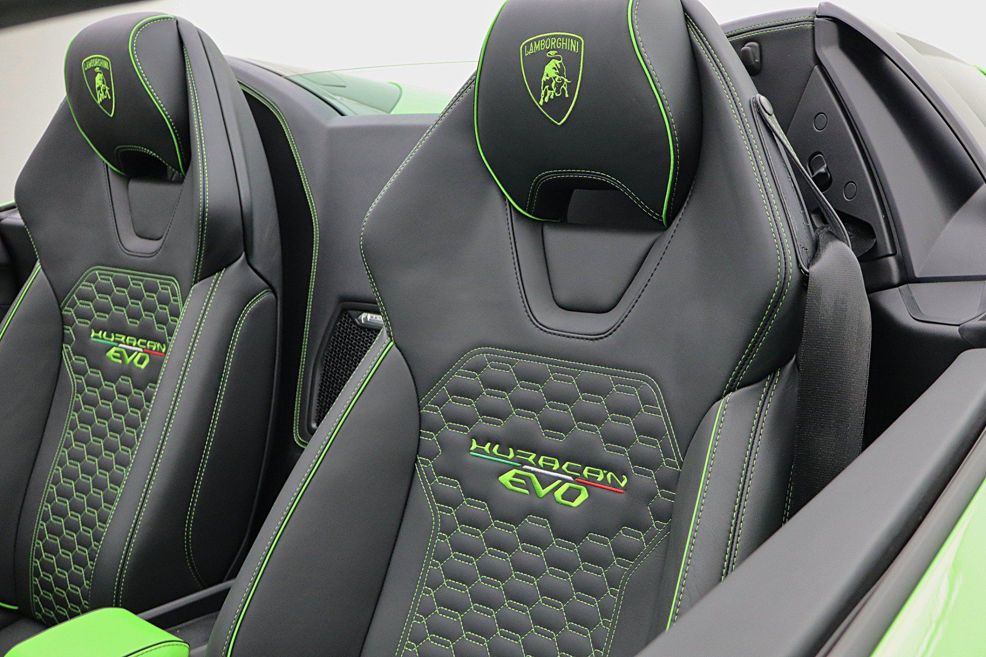 Used 2023 Lamborghini Huracan EVO RWD image 38