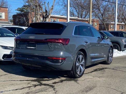 Used 2024 Audi Q8 e-tron Premium Plus w/ Premium Plus Package image 3