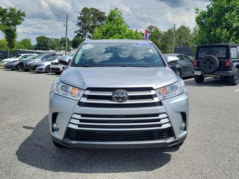 Used 2018 Toyota Highlander XLE AWD/4WD image 2