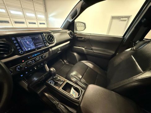 Used 2021 Toyota Tacoma TRD Off-Road w/ TRD Premium Off Road Package image 24