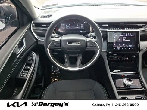 Used 2023 Jeep Grand Cherokee L Laredo AWD/4WD image 15