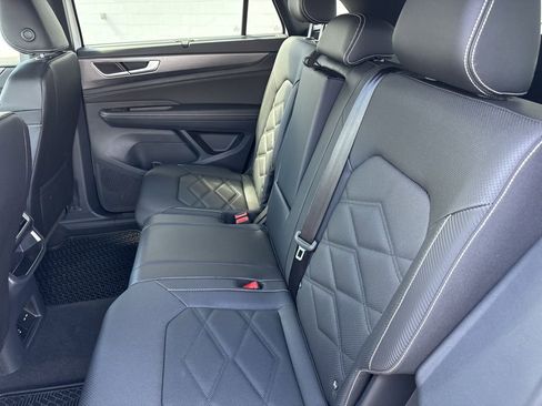 Used 2025 Volkswagen Atlas Cross Sport SE image 14