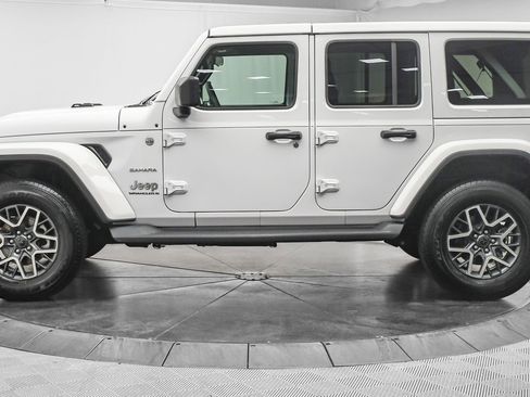 Used 2024 Jeep Wrangler Sahara image 4