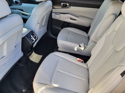 Used 2025 Kia Sorento EX w/ EX Panoramic Sunroof Package image 19