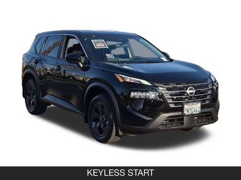 Used 2026 Nissan Rogue SV FWD image 2