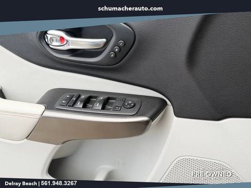 Used 2019 Jeep Cherokee Limited FWD image 26