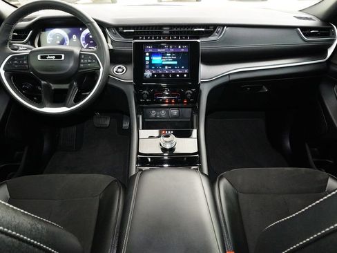 Used 2023 Jeep Grand Cherokee Altitude image 23