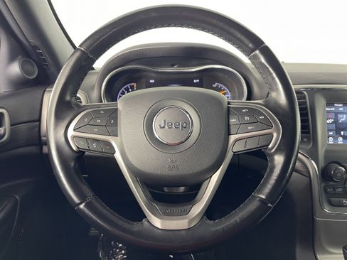 Used 2021 Jeep Grand Cherokee Laredo image 24