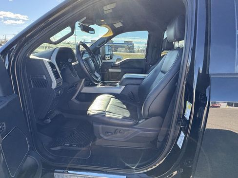 Used 2022 Ford F250 Lariat w/ Black Appearance Package image 10