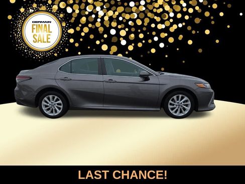 Used 2022 Toyota Camry LE image 5