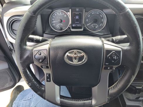 Used 2016 Toyota Tacoma SR5 w/ SR5 Appearance Package (SN) image 30