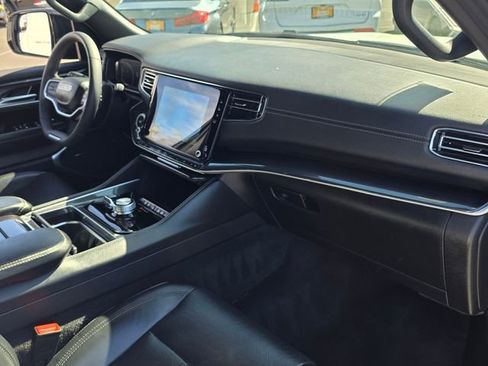 Used 2024 Jeep Wagoneer L 4WD image 9