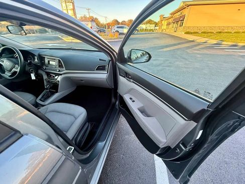 Used 2017 Hyundai Elantra SE image 8
