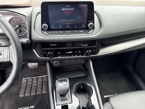Used 2023 Nissan Rogue SV FWD image 28
