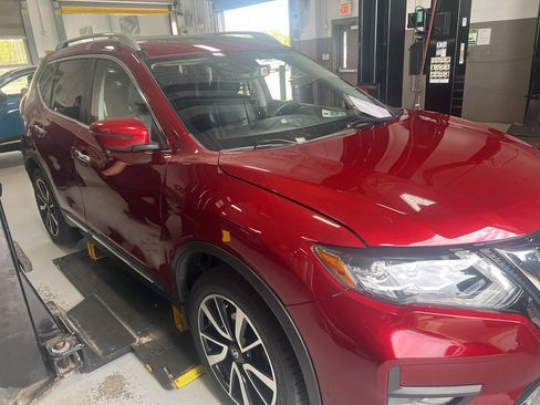 Used 2020 Nissan Rogue SL w/ Premium Package AWD/4WD image 2