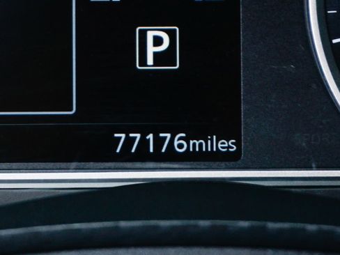 Used 2021 Nissan Versa SV image 18