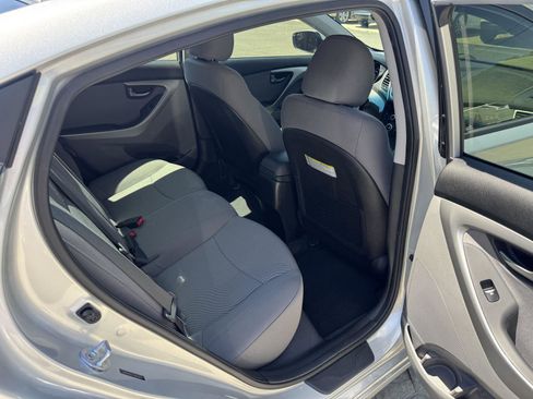 Used 2015 Hyundai Elantra SE w/ Option Group 02 FWD image 13