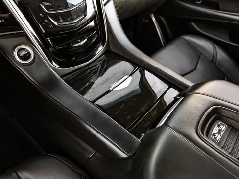 Used 2019 Cadillac Escalade Platinum image 24