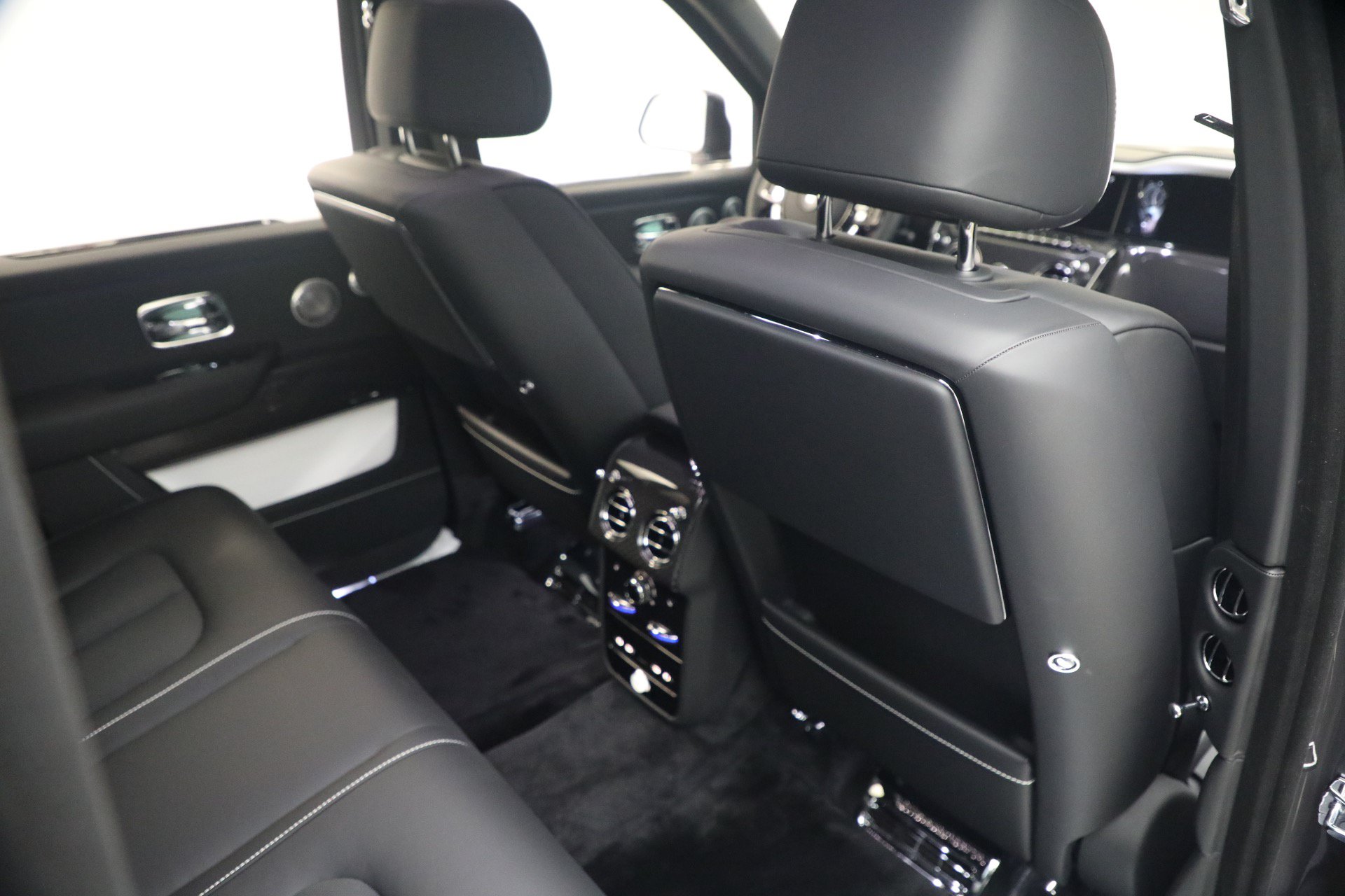 New 2027 Rolls-Royce Cullinan Black Badge AWD/4WD image 24